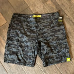 NWT Men’s Size 44 Lee Extreme Motion Shorts